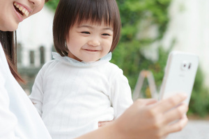 おトクでベンリ！　さらにケータイが故障しても大丈夫！　ドコモユーザーにメリットいっぱいの「ｄカード GOLD」驚きの特典とは？