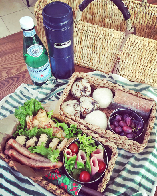 おしゃピクを楽しむレジャーシートのコーディネート