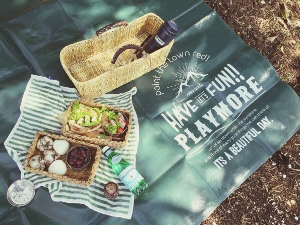 おしゃピクを楽しむレジャーシートのコーディネート