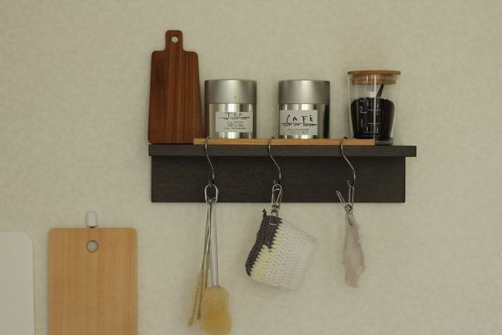 無印の「壁に付けられる棚」で部屋が見違える！　達人たちの“ちょい飾”テク【人気ブロガーの「これがマイベスト」  Vol.14】