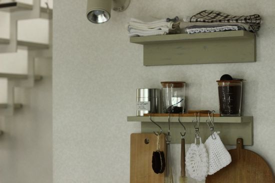 無印の「壁に付けられる棚」で部屋が見違える！　達人たちの“ちょい飾”テク【人気ブロガーの「これがマイベスト」  Vol.14】