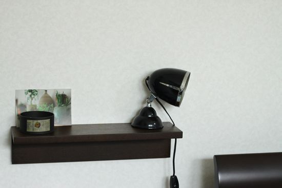 無印の「壁に付けられる棚」で部屋が見違える！　達人たちの“ちょい飾”テク【人気ブロガーの「これがマイベスト」  Vol.14】