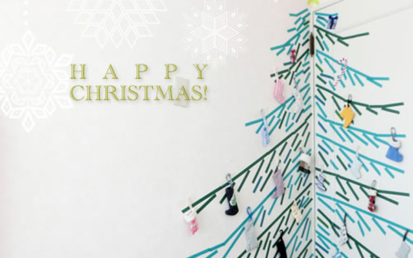 壁にペタペタ、巨大ツリーが完成！　子どもと一緒に楽しめるマスキングテープ術