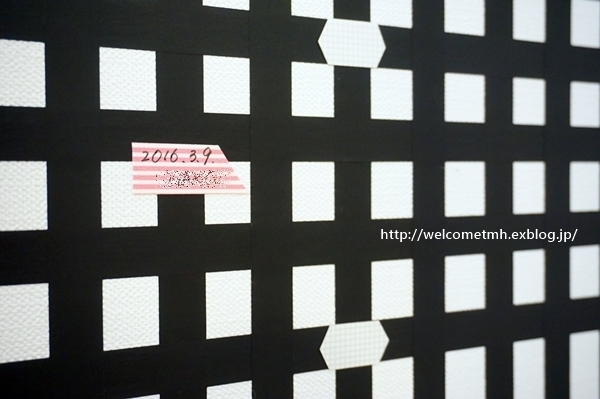 壁にペタペタ、巨大ツリーが完成！　子どもと一緒に楽しめるマスキングテープ術