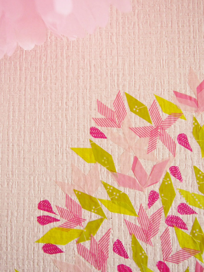 壁にペタペタ、巨大ツリーが完成！　子どもと一緒に楽しめるマスキングテープ術