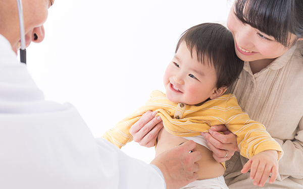 子どもにかかる医療費を支援する「乳幼児医療費助成」の加入方法【妊娠・出産でもらえるお金2018 Vol.3】