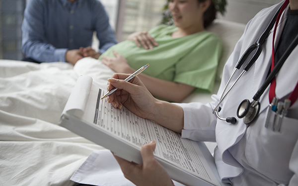 つわりや切迫早産で使える「傷病手当金」とは【妊娠・出産でもらえるお金2018 Vol.6】