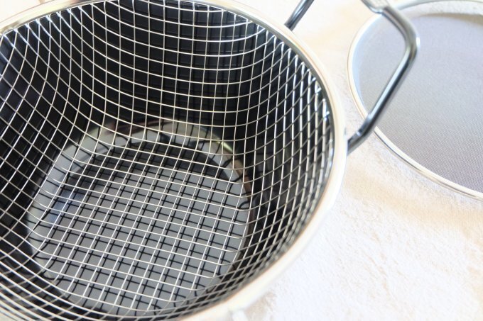 ニトリ「油はねガード」に感動！ 安くて便利なキッチングッズを紹介！【人気ブロガーの「これがマイベスト」  Vol.20】