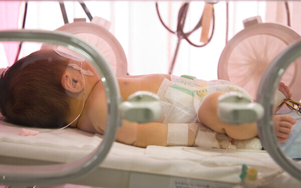 未熟児の入院 治療費の助成制度 未熟児養育医療制度 とは 妊娠 出産でもらえるお金2018 Vol 11 ウーマンエキサイト