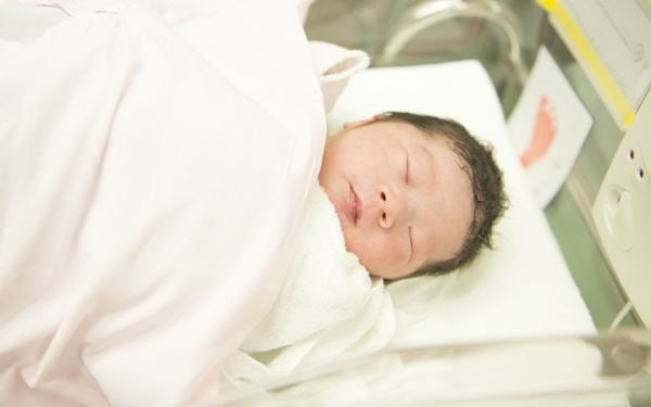 出産祝いの金額相場、送り方マナー、喜ばれるギフトは？ 友だち、同僚別に解説