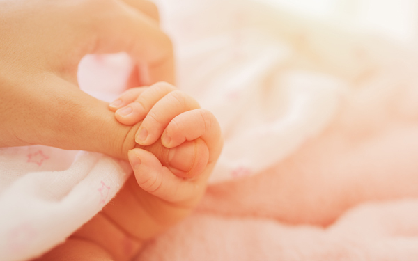 出産祝いの金額相場、送り方マナー、喜ばれるギフトは？ 友だち、同僚別に解説