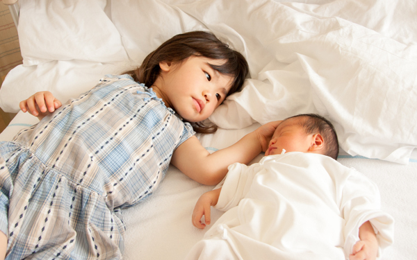 出産祝いの金額相場、送り方マナー、喜ばれるギフトは？ 友だち、同僚別に解説