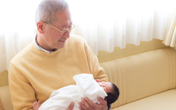 出産祝いの金額相場、送り方マナー、喜ばれるギフトは？ 友だち、同僚別に解説