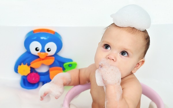 ベビーバスのおすすめ！ タイプ別の特徴と選び方のポイントを紹介！ 便利なバスグッズも