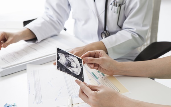 母子手帳ケースは使うべき？ 収納タイプから人気ブランドまで全部教えます！