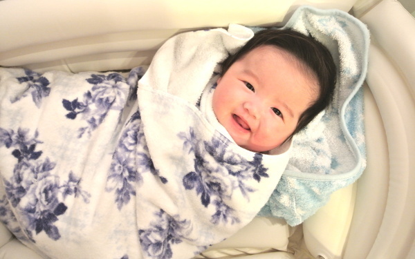 「おくるみは何枚必要？」巻き方・選び方から人気ブランドBEST12まで徹底解説