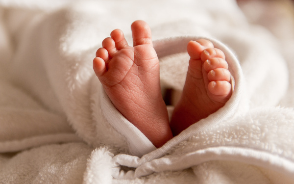 「おくるみは何枚必要？」巻き方・選び方から人気ブランドBEST12まで徹底解説