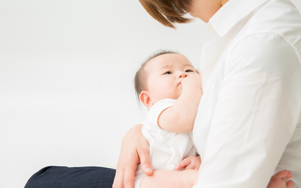 授乳ケープの選び方、使い方は？ おしゃれな授乳ケープを一挙紹介