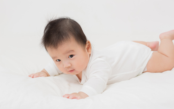 新生児向けロンパースの選び方・着せ方！ おしゃれブランドのアイテムもご紹介