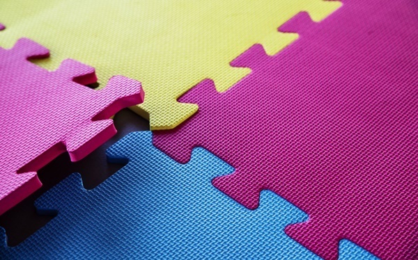 赤ちゃんにうれしいジョイントマットの選び方・掃除方法とおすすめの店舗