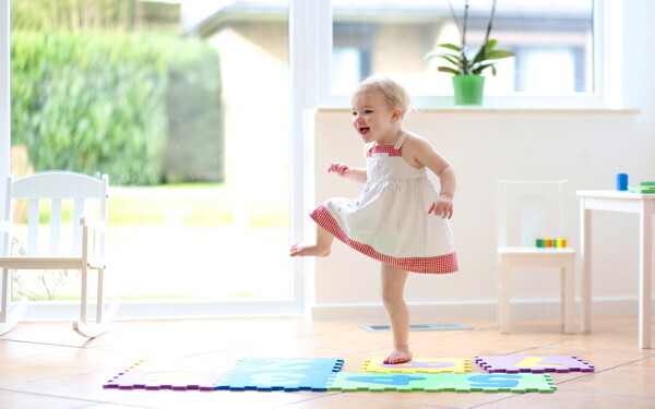 「リトミックって何？」子どもの成長をうながす「やり方・内容・必要な教材」