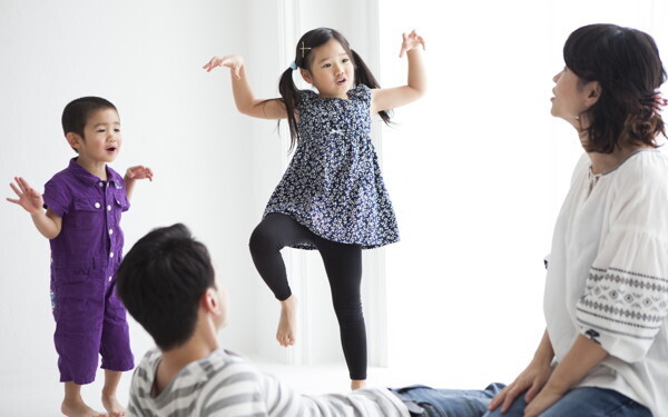 「リトミックって何？」子どもの成長をうながす「やり方・内容・必要な教材」