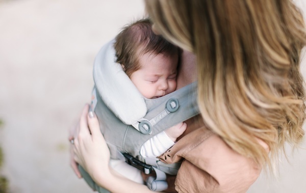 抱っこ紐エルゴベビーのメリットや注意点！ おすすめ商品もまとめて紹介！