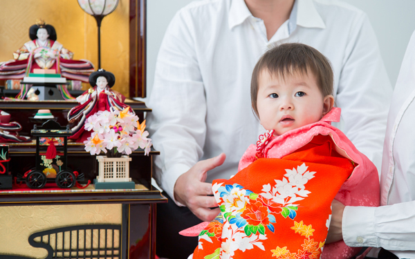 初節句とは？ お祝いのマナーや内祝いの返し方、写真撮影はどうするの？