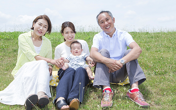 初節句とは？ お祝いのマナーや内祝いの返し方、写真撮影はどうするの？