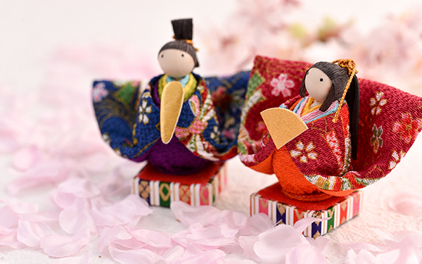 初節句とは？ お祝いのマナーや内祝いの返し方、写真撮影はどうするの？