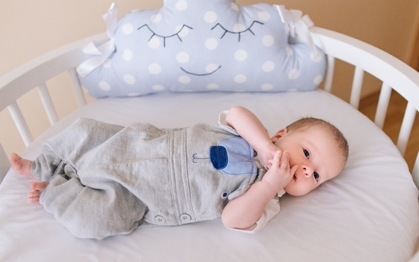 ベビーベッドのレンタルと購入はどっちがお得？役立つレンタルガイド2018