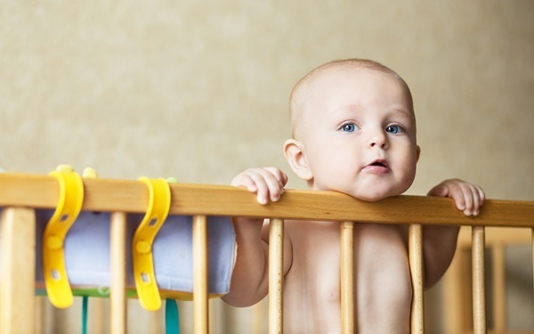 ベビーベッドのレンタルと購入はどっちがお得？役立つレンタルガイド2018