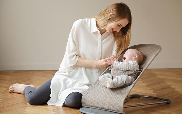 ベビービョルンが日本で愛されるワケ。抱っこひも・バウンサーを一挙紹介