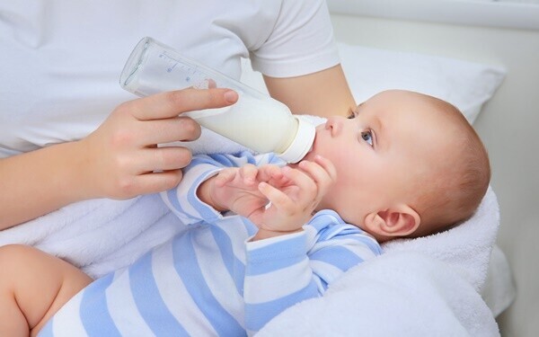 哺乳瓶のおすすめ人気商品10選 母乳とミルク混合向けアイテムや消毒方法も紹介 ウーマンエキサイト 1 2