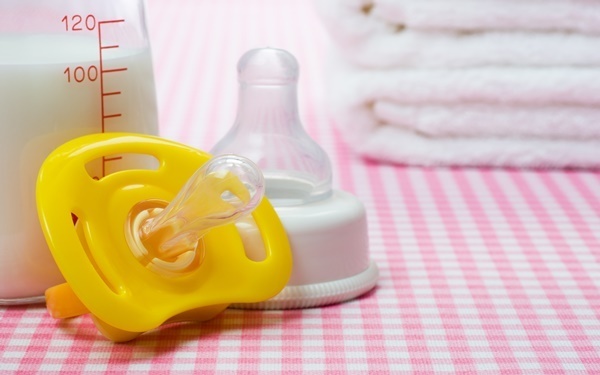 哺乳瓶のおすすめ人気商品10選！ 母乳とミルク混合向けアイテムや消毒方法も紹介！