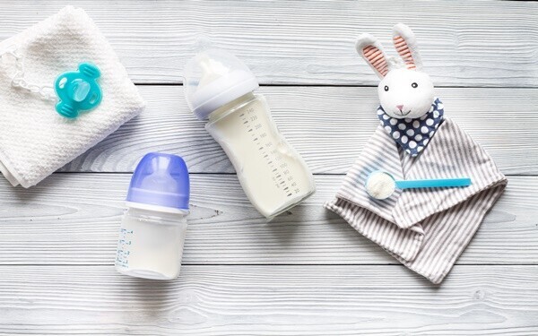 哺乳瓶のおすすめ人気商品10選！ 母乳とミルク混合向けアイテムや消毒方法も紹介！