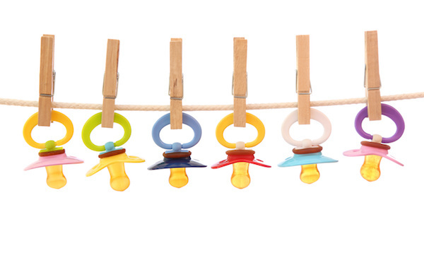 メリット・デメリット、いつまで使っていい？ おしゃぶりの疑問を解決！ 