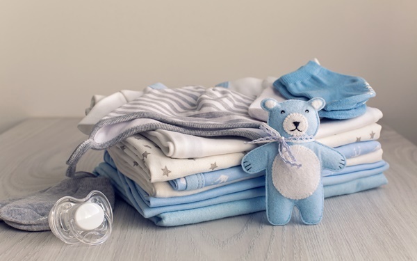 新生児服の準備におすすめ！ 種類や選び方、着せ方を紹介 