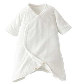 新生児服の準備におすすめ！ 種類や選び方、着せ方を紹介 