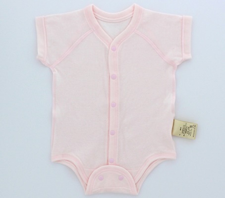 新生児服の準備におすすめ！ 種類や選び方、着せ方を紹介 