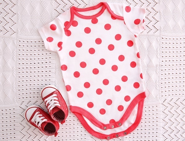 新生児服の準備におすすめ！ 種類や選び方、着せ方を紹介 