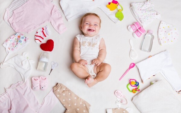 新生児服の準備におすすめ！ 種類や選び方、着せ方を紹介 