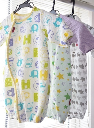 新生児服の準備におすすめ！ 種類や選び方、着せ方を紹介 