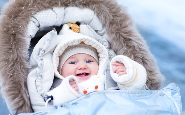 新生児服の準備におすすめ！ 種類や選び方、着せ方を紹介 