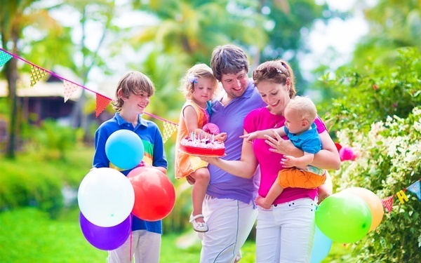 1歳の誕生日、プレゼントやメニューをしっかり選んで忘れられない思い出にしよう！