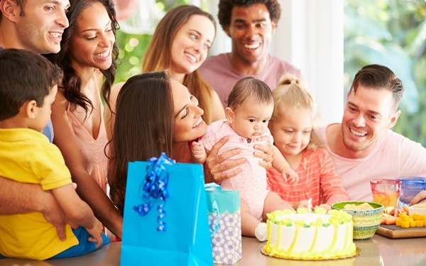 1歳の誕生日、プレゼントやメニューをしっかり選んで忘れられない思い出にしよう！