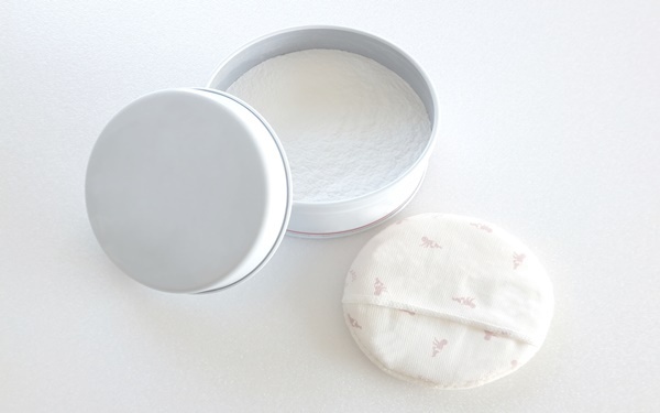 ベビーパウダーは赤ちゃんだけでなく大人にも！　便利な使い道とは？