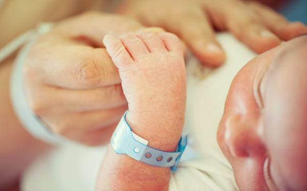 命名「赤ちゃんの名付け」画数、漢字、意味…おさえておくべき4つの重要ポイント