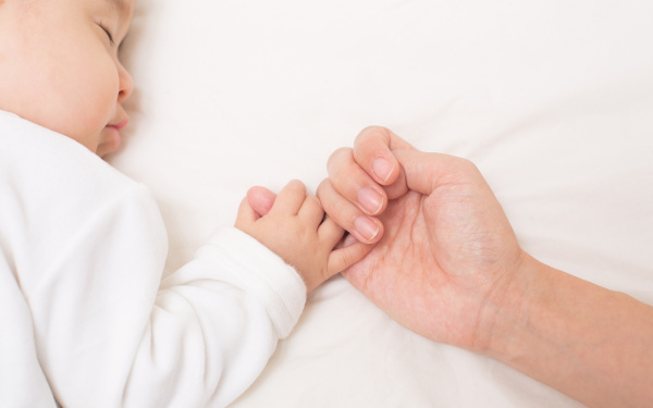 命名「赤ちゃんの名付け」画数、漢字、意味…おさえておくべき4つの重要ポイント