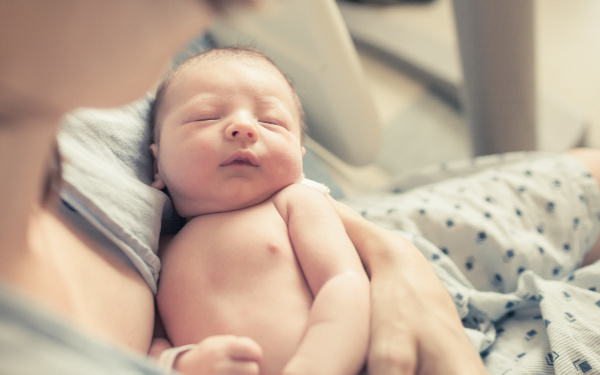 命名「赤ちゃんの名付け」画数、漢字、意味…おさえておくべき4つの重要ポイント